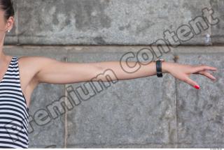 d0018 Young girl arm reference 0001